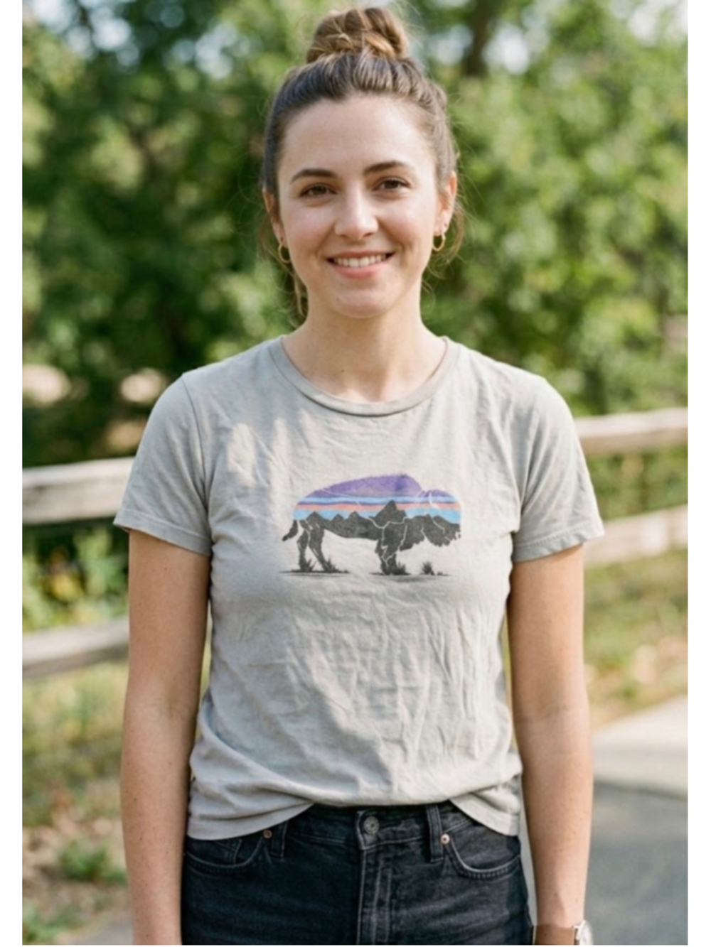 Women's Patagonia Graphic Tee Size M Grey Buffalo Bison Print Short Sleeve